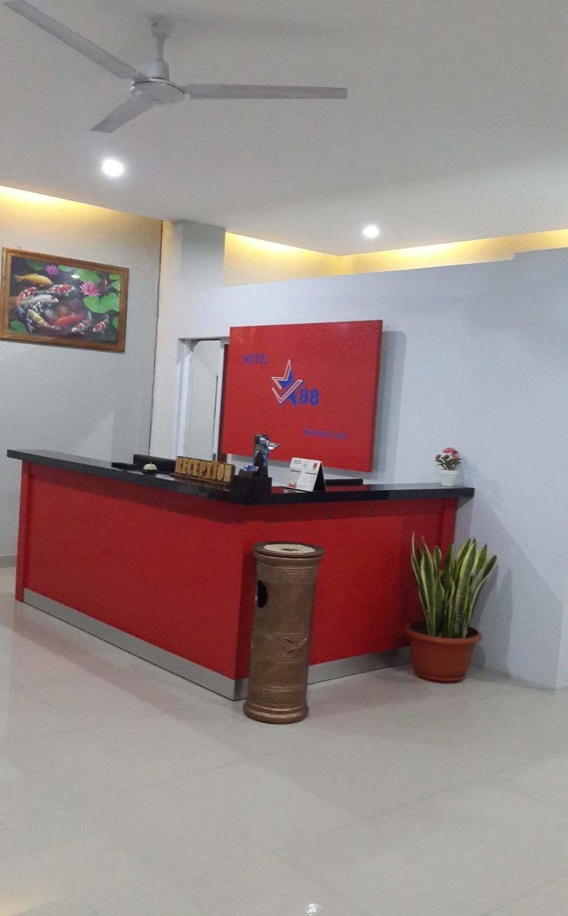 Tugu Reddoorz Plus @ Hotel Star 88 מראה חיצוני תמונה
