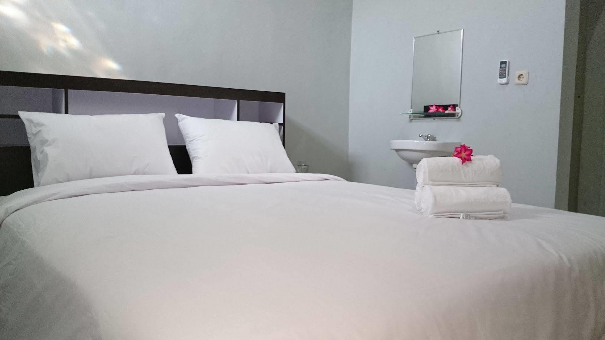 Tugu Reddoorz Plus @ Hotel Star 88 מראה חיצוני תמונה