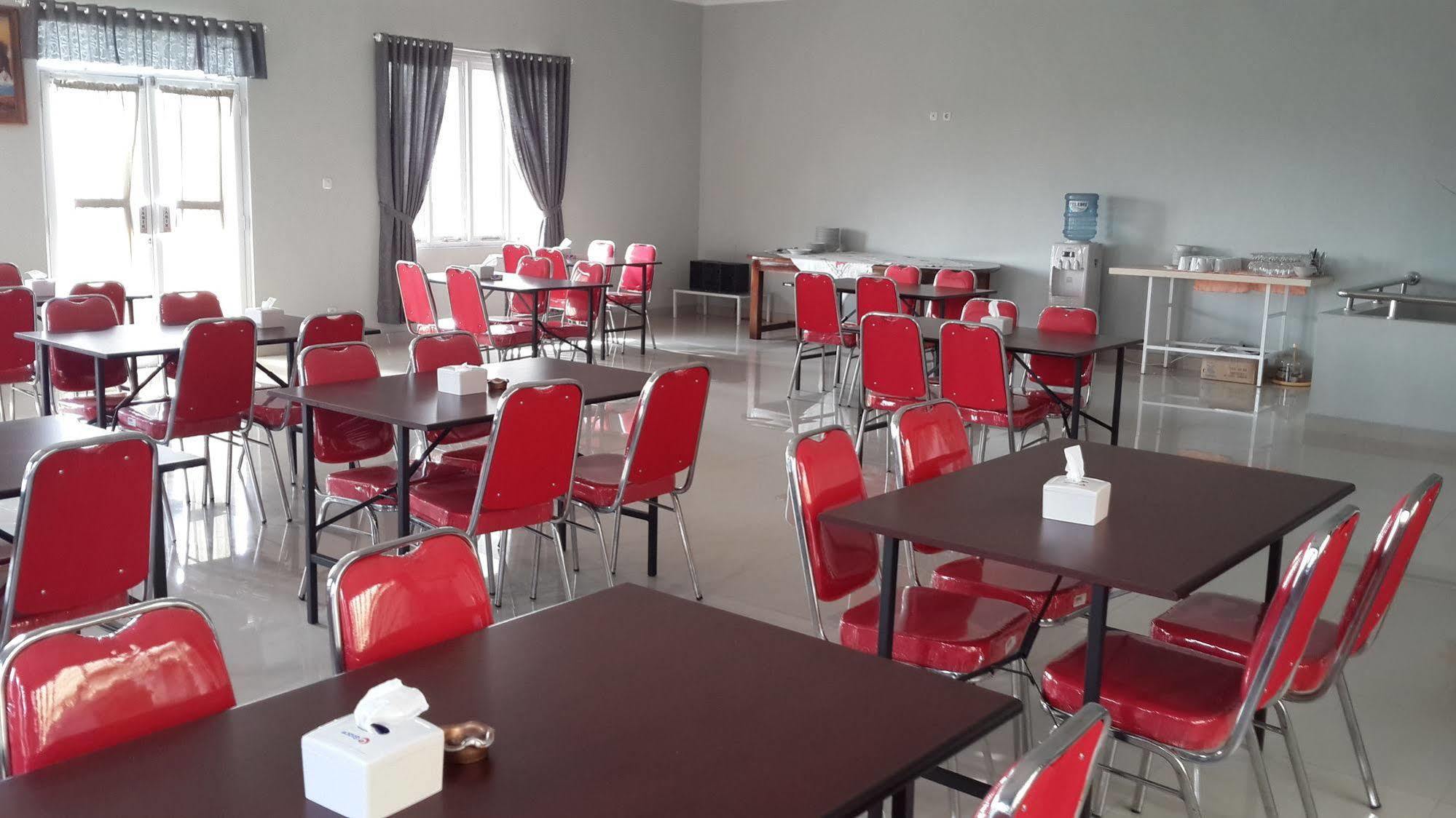 Tugu Reddoorz Plus @ Hotel Star 88 מראה חיצוני תמונה