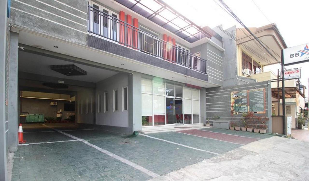 Tugu Reddoorz Plus @ Hotel Star 88 מראה חיצוני תמונה
